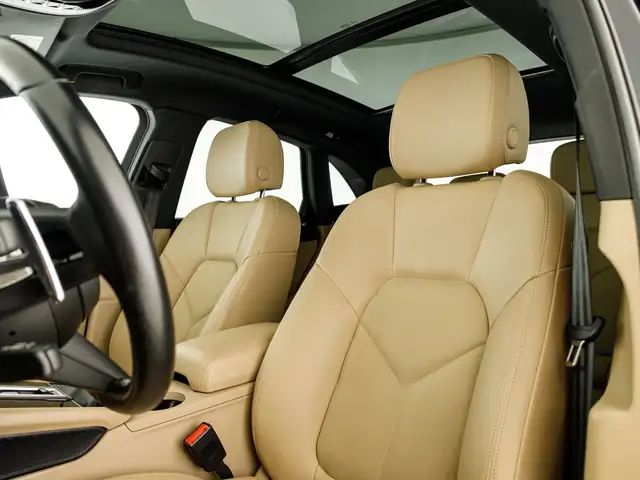Porsche Macan view 13