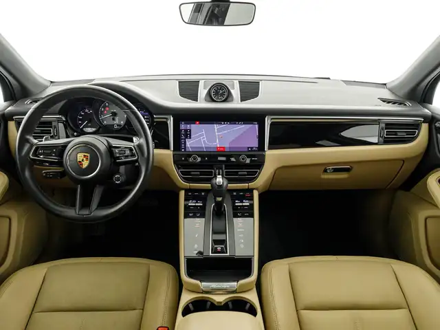 Porsche Macan view 12