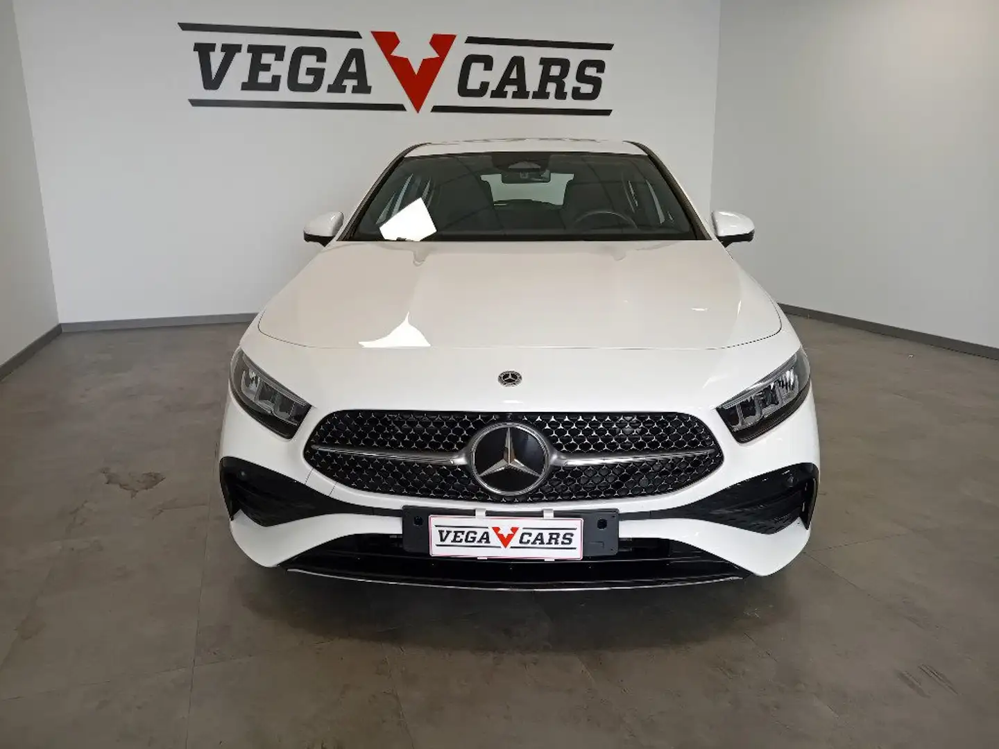 Mercedes-Benz A 200 d Automatic AMG Line Premium Plus OFFERTA PROMO Bianco - 2