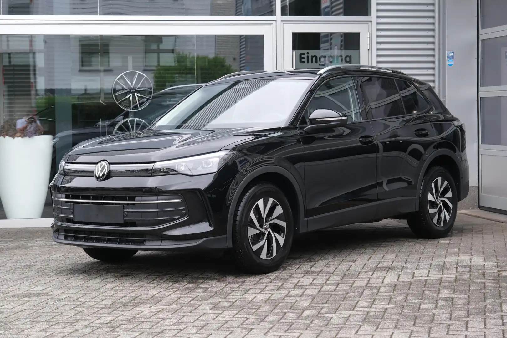 Volkswagen Tiguan 2.0 TDI DSG Life Navi AHK LED Plus Komfortpaket... Schwarz - 1