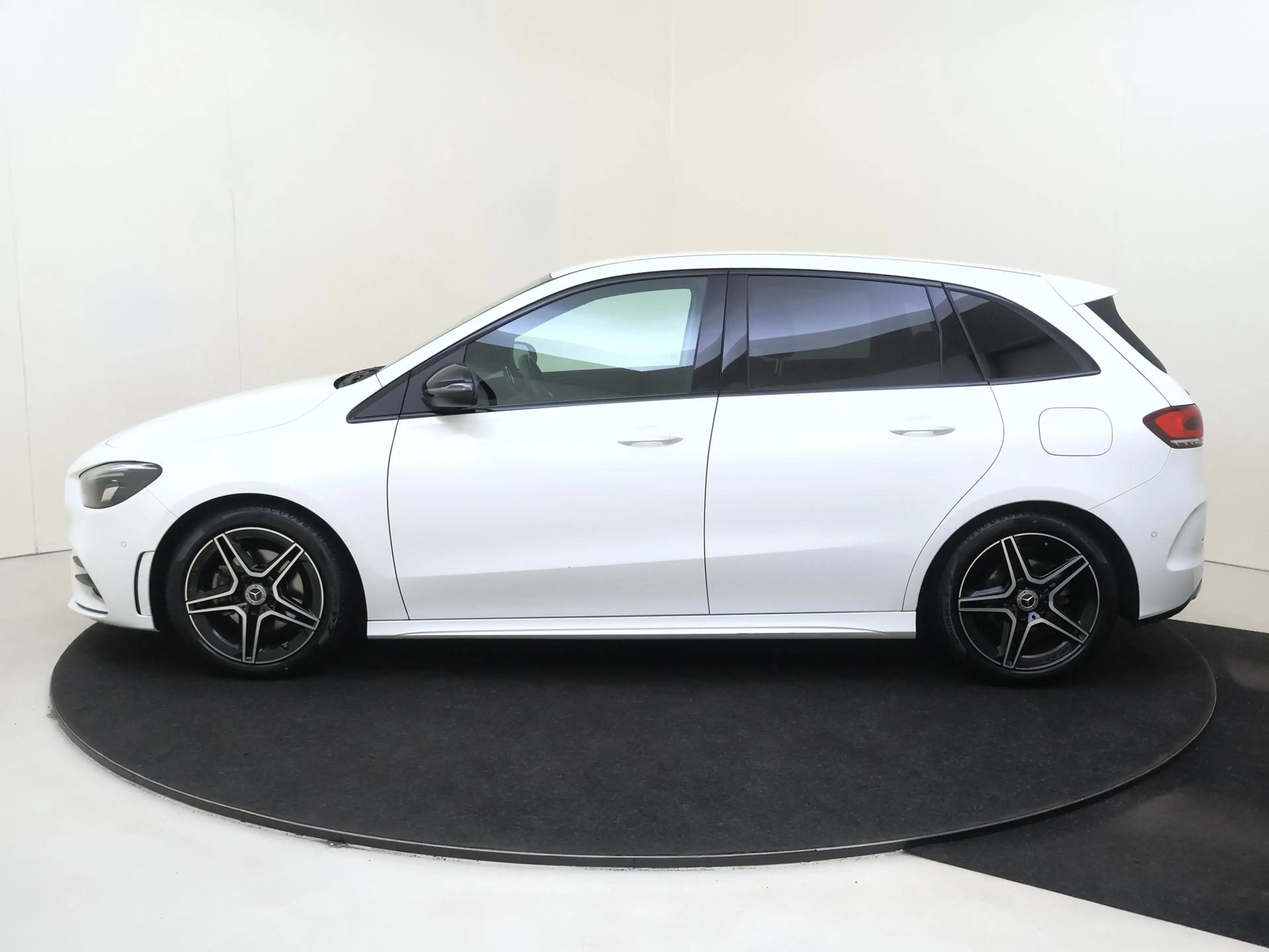 Mercedes-Benz B 180 Business Solution AMG Parkeercamera / Nightpakket — photo 8
