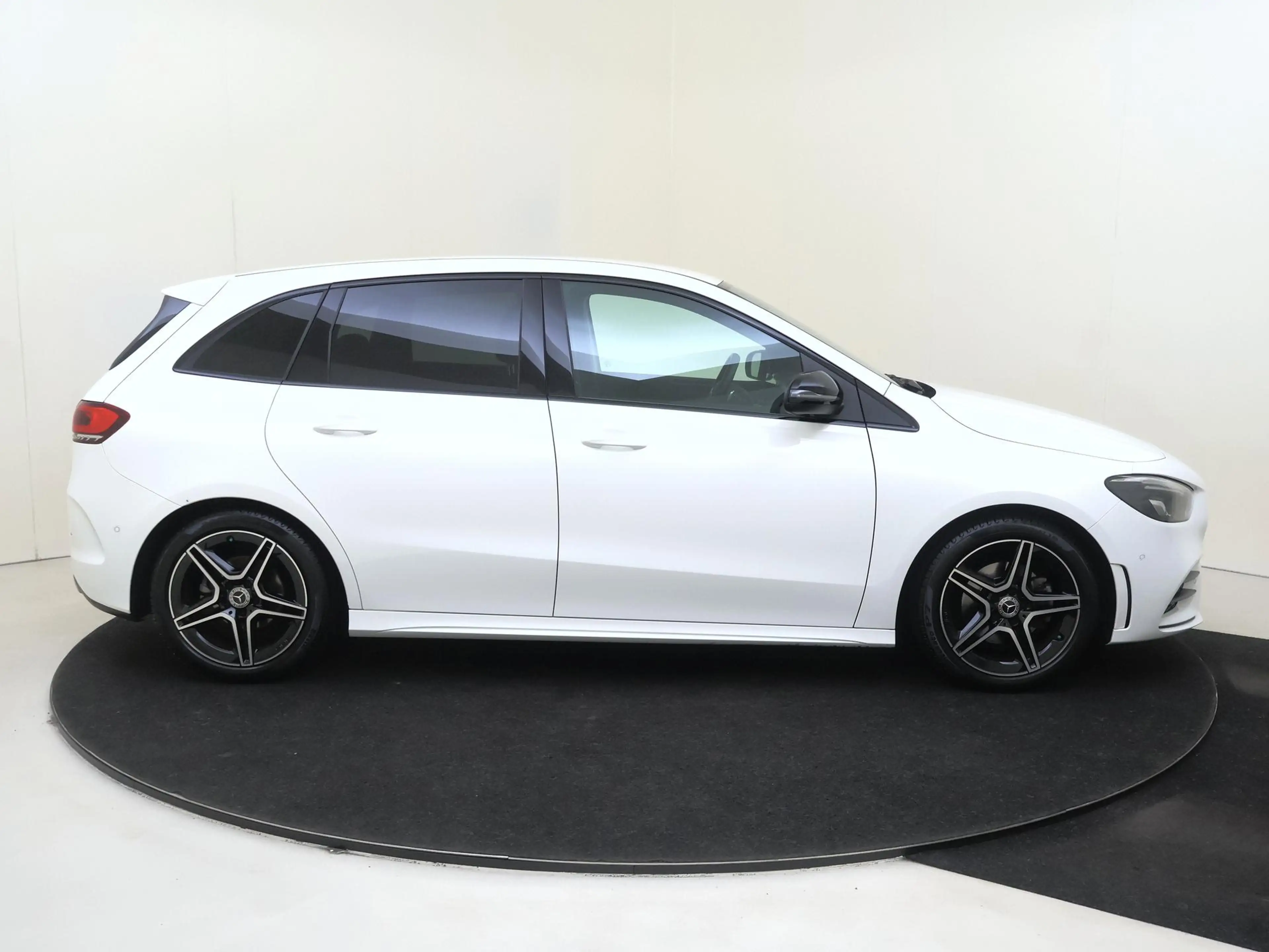 Mercedes-Benz B 180 Business Solution AMG Parkeercamera / Nightpakket — photo 9