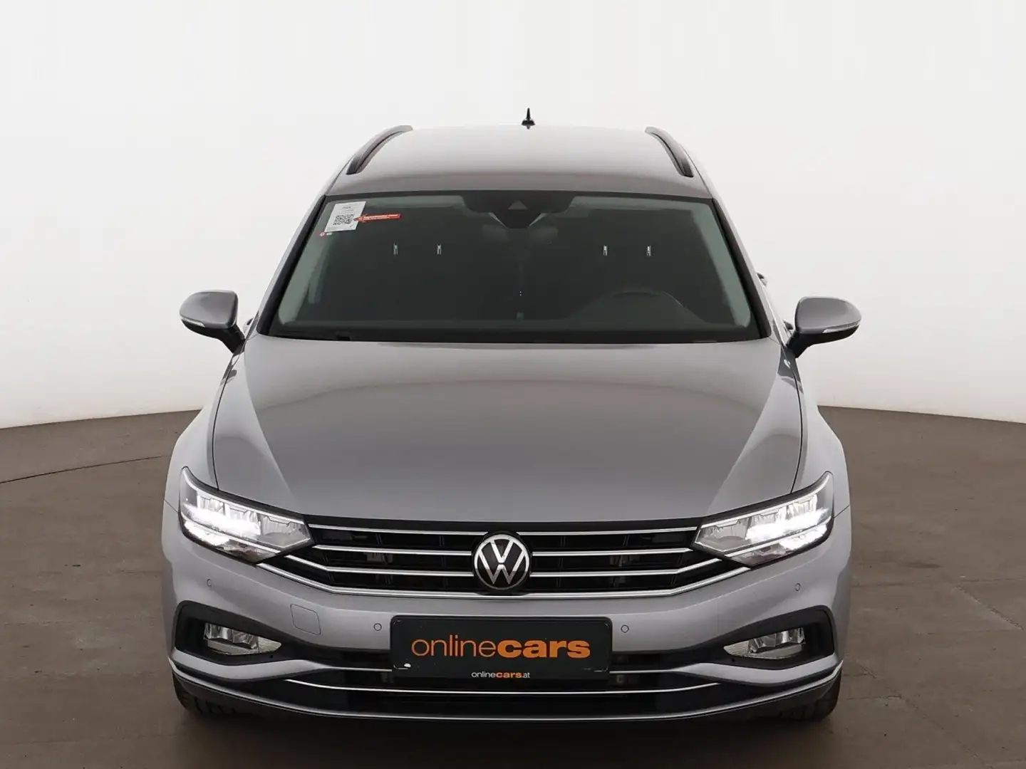 Volkswagen Passat Variant 2.0 TDI Business Aut LED AHK RADAR Silber - 2