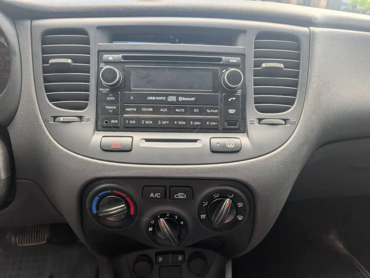 Kia Rio снимка Kia Rio