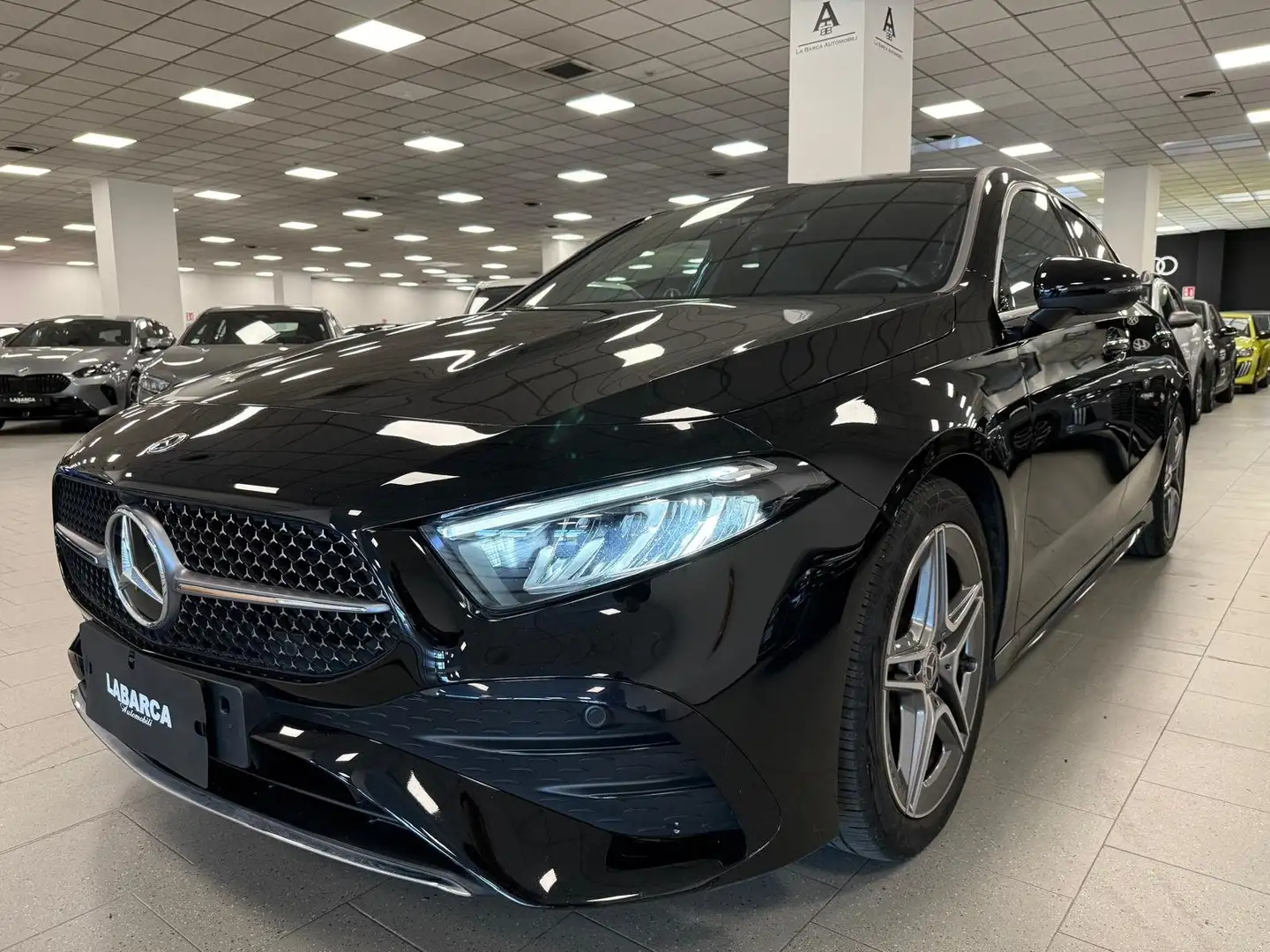 Mercedes-Benz A 200 AMG Line Premium PACK LUCI Schwarz - 2