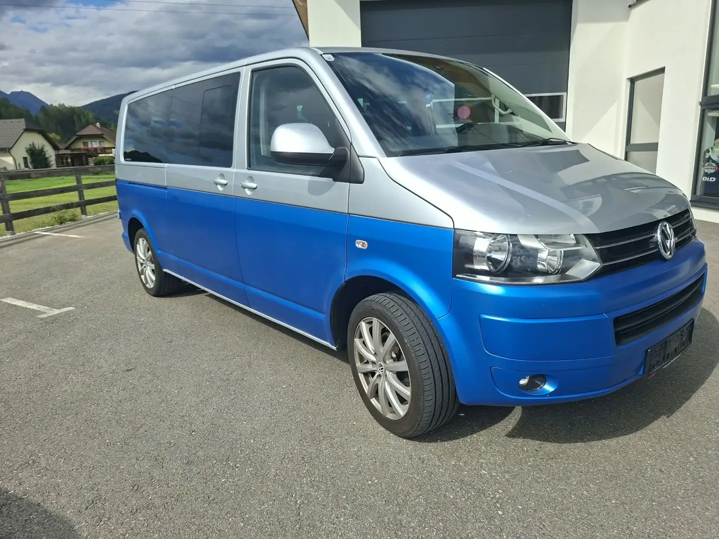 Volkswagen T5 Caravelle Caravelle LR Comfortline 2,0 TDI 4motion D-PF Comf Silber - 2