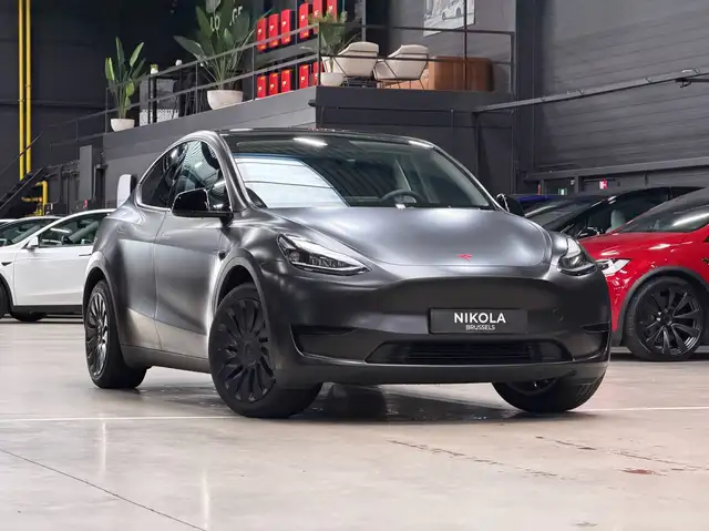 Tesla Model Y SATIN BLACK FULL WRAP - RWD - AUTOPILOT