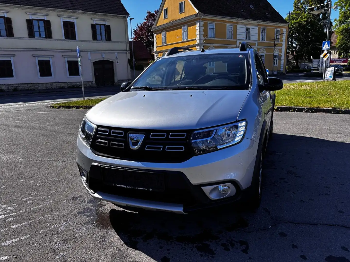 Dacia Sandero Stepway Celebration TCe 100 Silber - 1