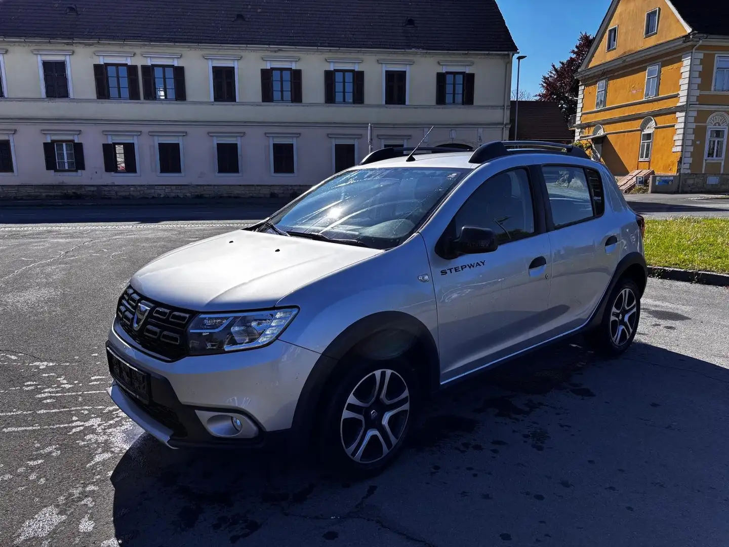 Dacia Sandero Stepway Celebration TCe 100 Silber - 2