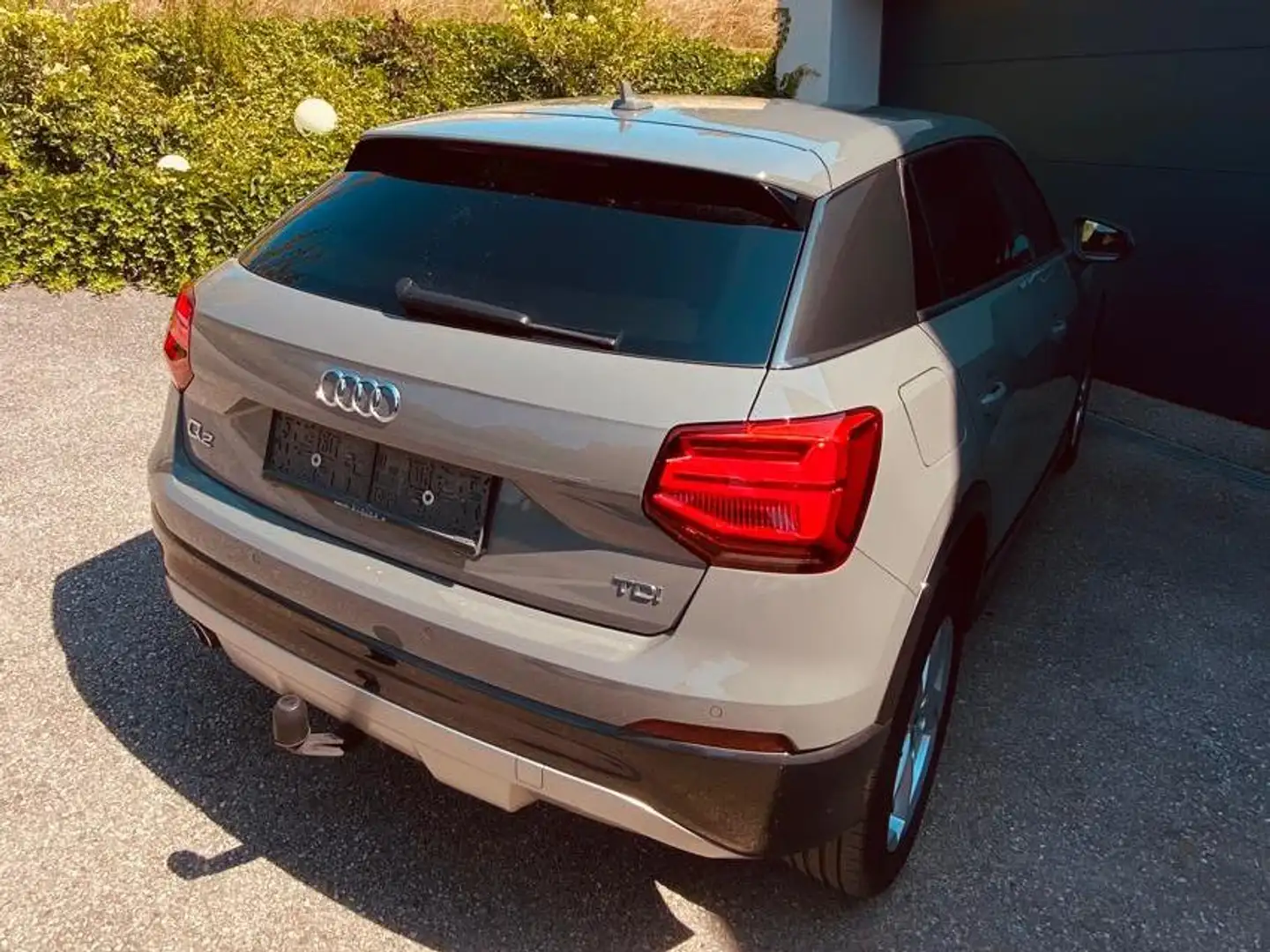 Audi Q2 Q2 1,6 TDI Sport Sport Grau - 2