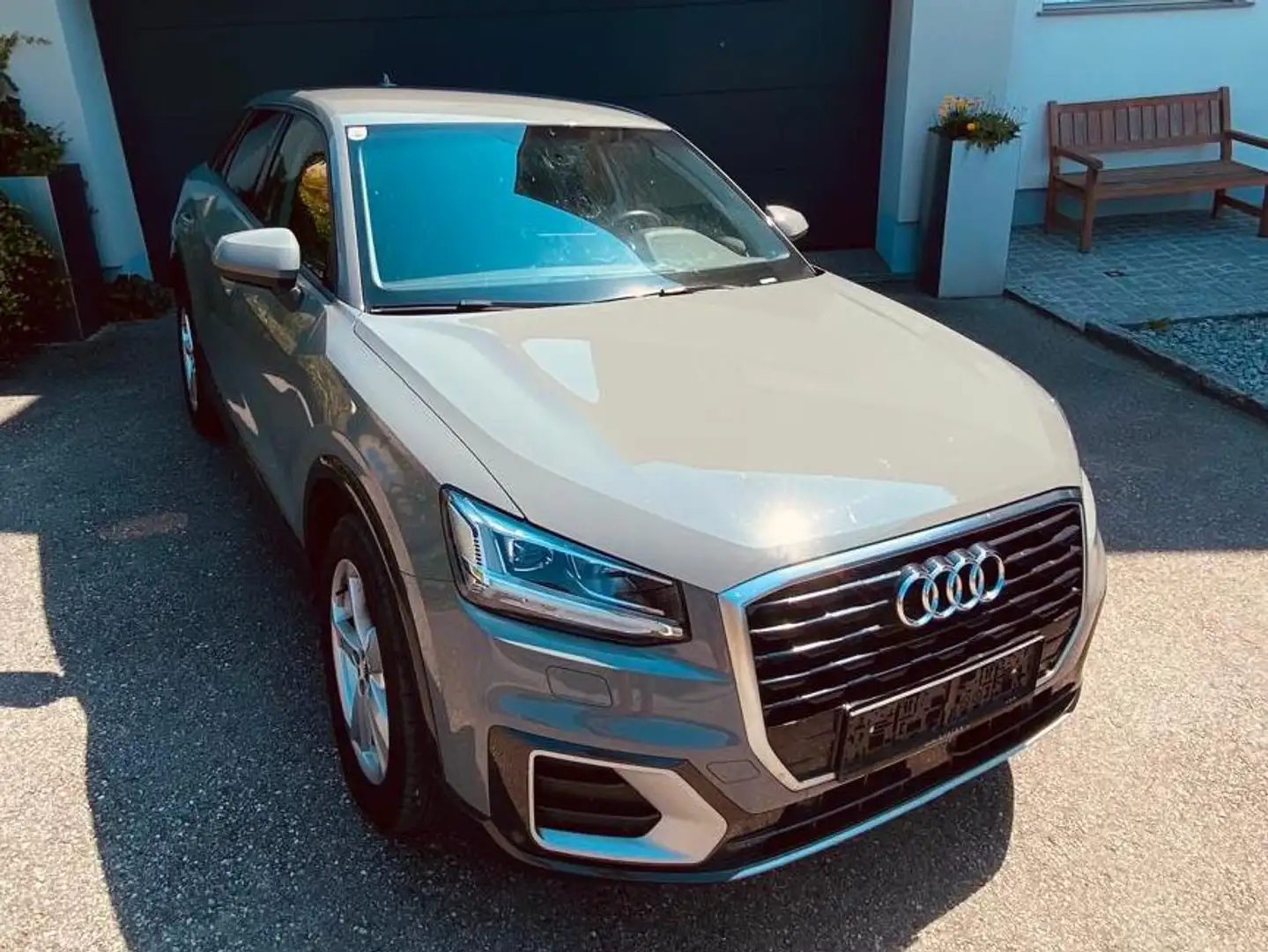 Audi Q2 Q2 1,6 TDI Sport Sport Grau - 1