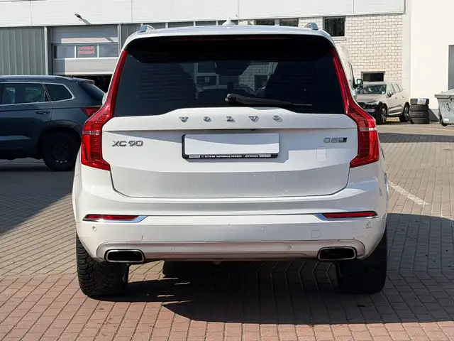 Volvo XC90 view 7