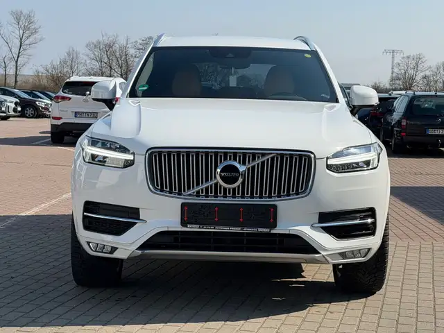 Volvo XC90 view 11