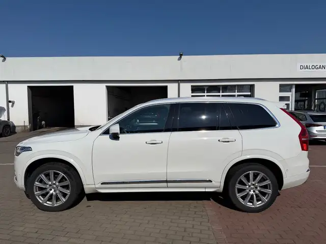 Volvo XC90 view 5