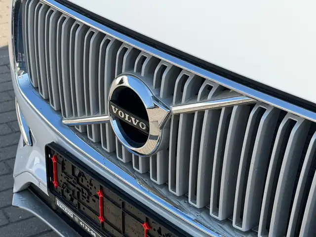 Volvo XC90 view 12