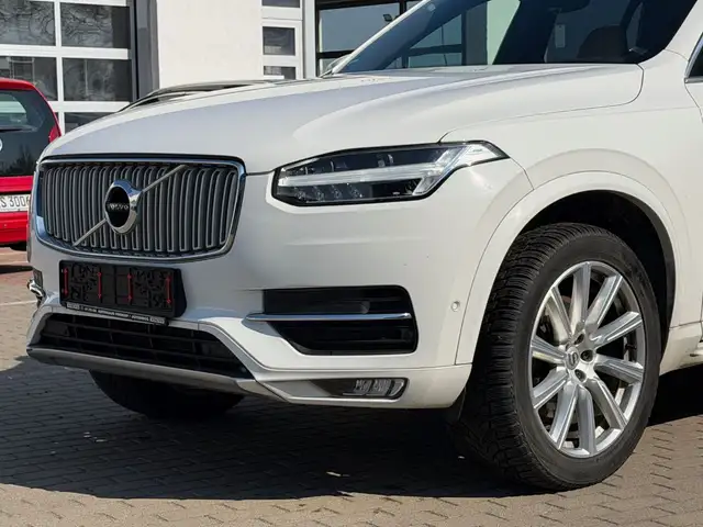 Volvo XC90 view 2
