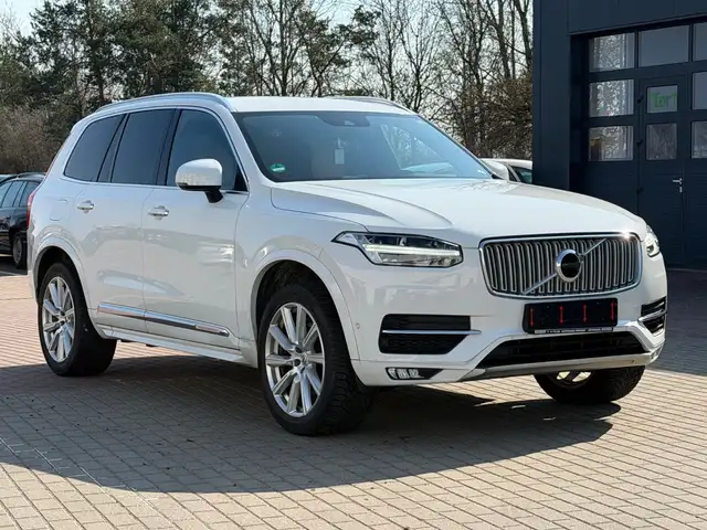 Volvo XC90 view 10