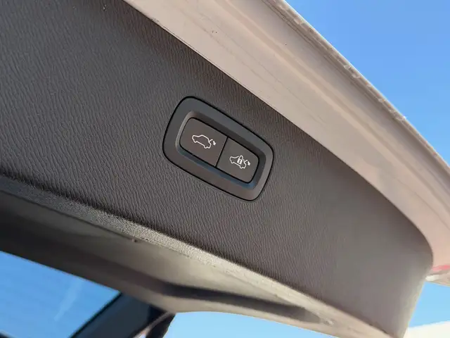 Volvo XC90 view 15