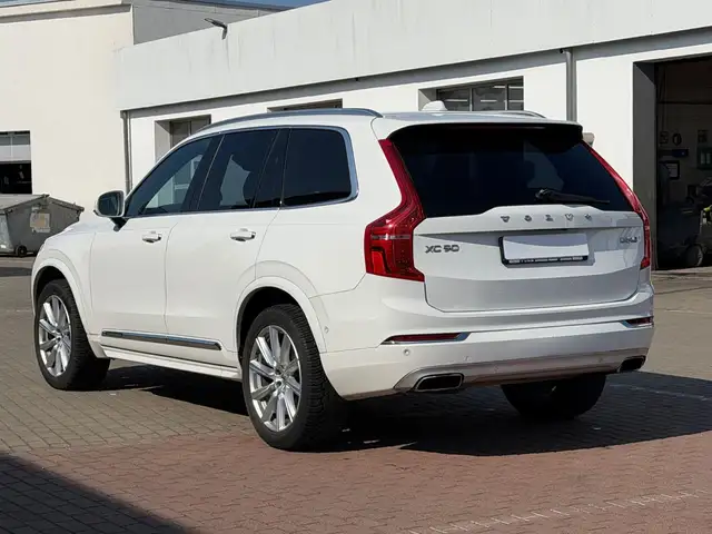 Volvo XC90 view 6