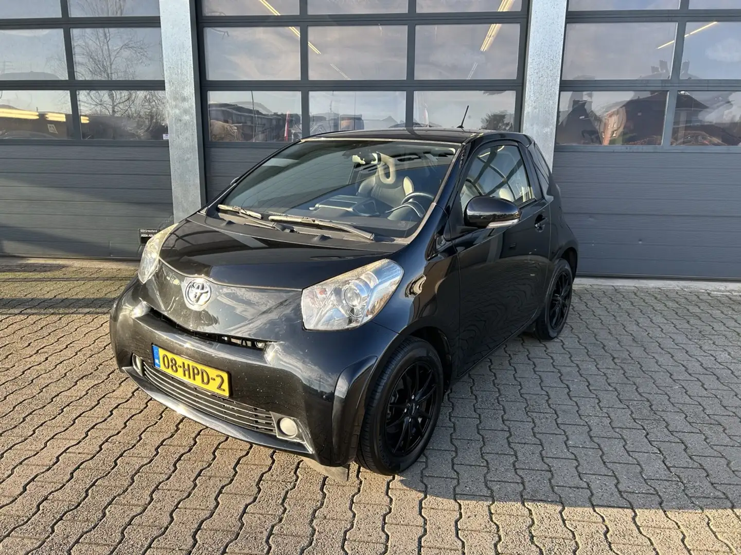 Toyota iQ 1.0 VVT-i 68pk Aspiration Schwarz - 1