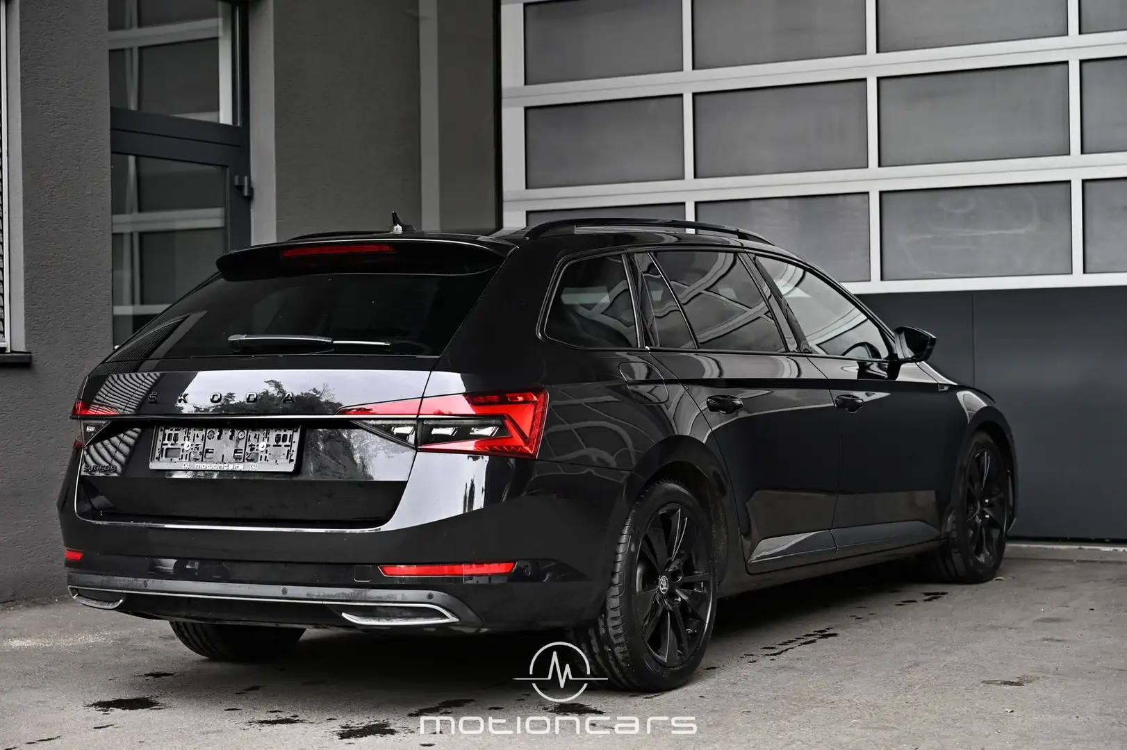 Skoda Superb Skoda Superb 2.0 TDI SportLine DSG Pickerl NEU Schwarz - 2