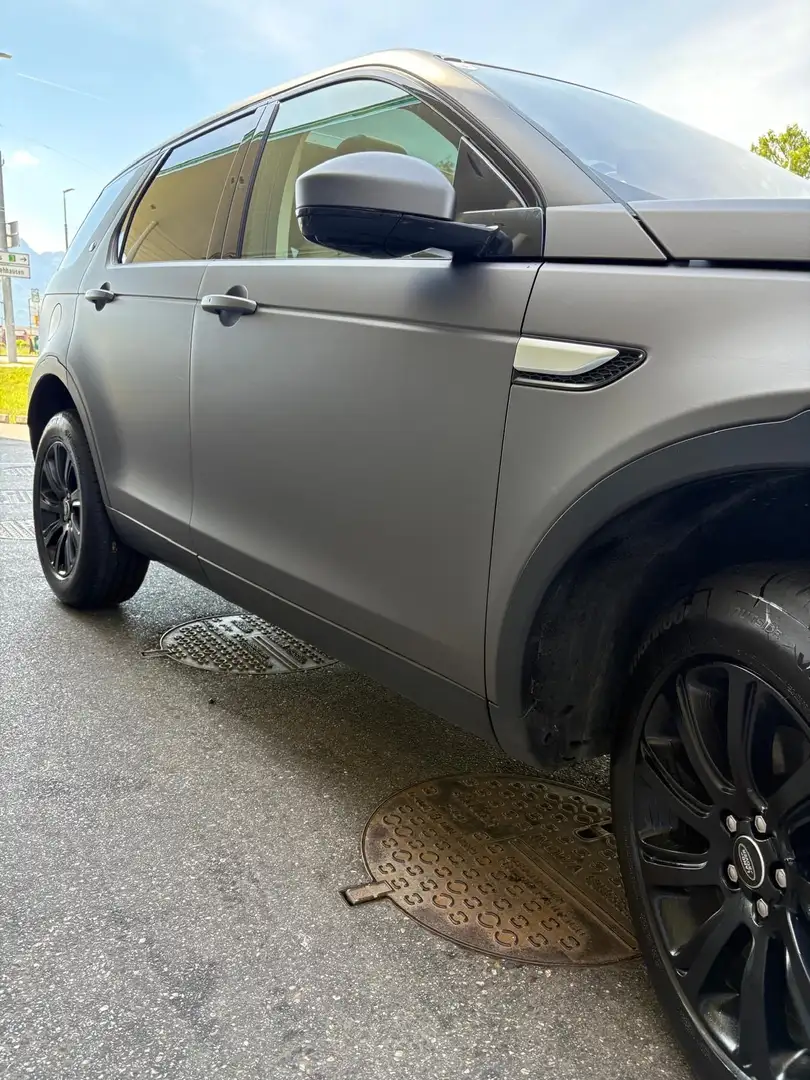 Land Rover Discovery Sport 2,0 SD4 4WD HSE Aut. Grau - 2