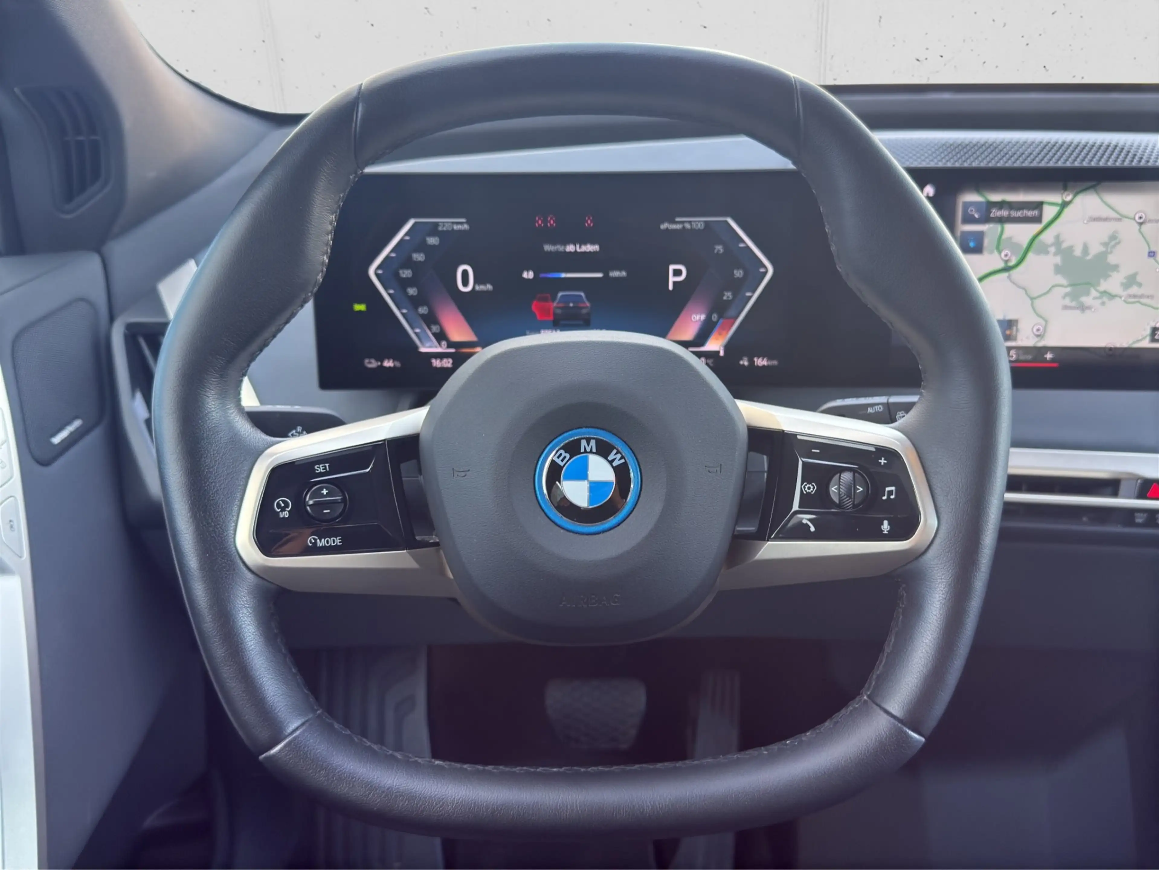 BMW iX xDrive40 — photo 12