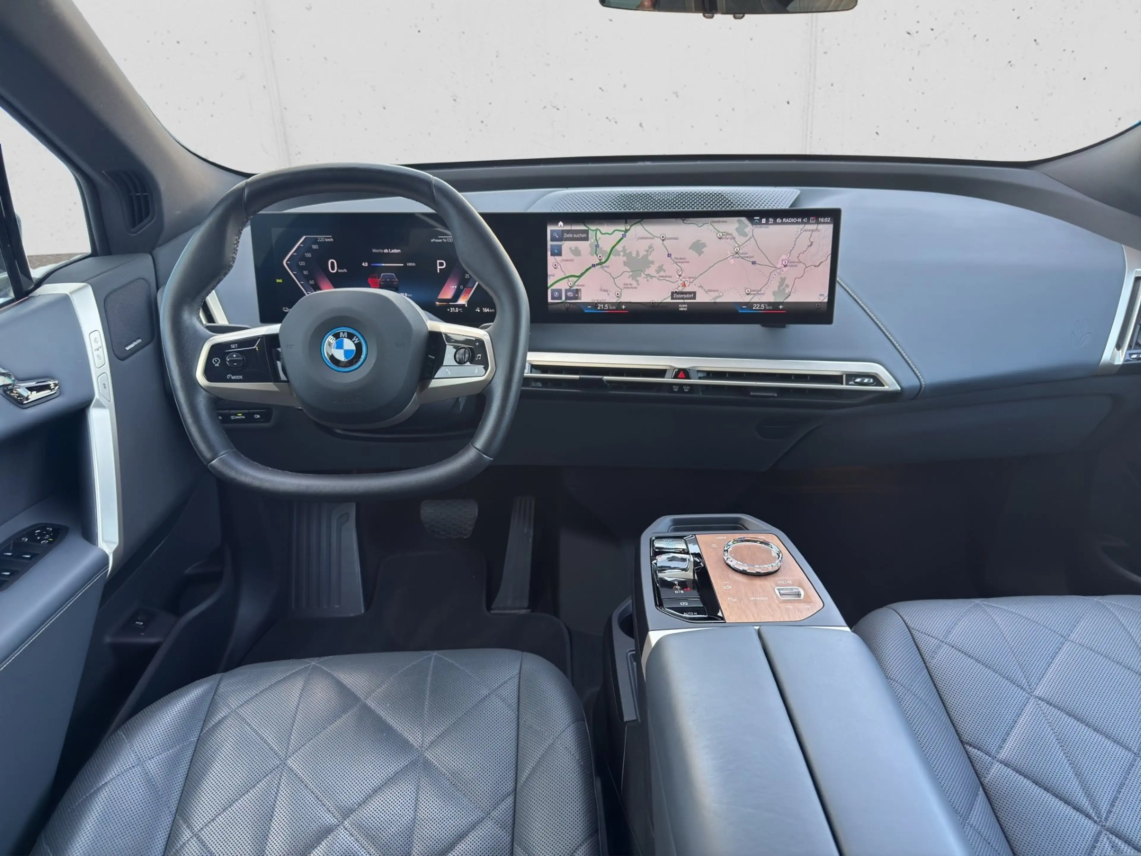 BMW iX xDrive40 — photo 13