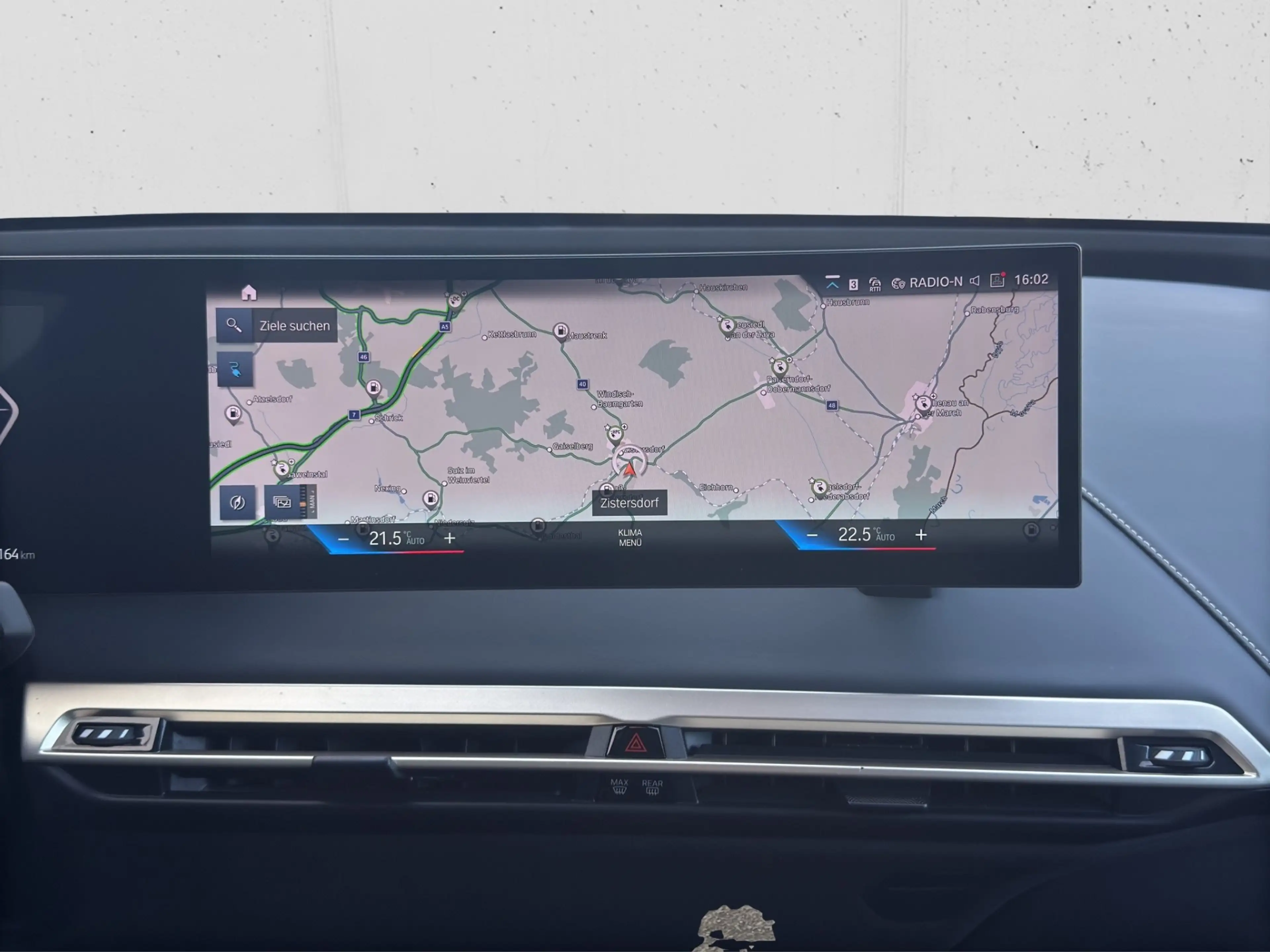 BMW iX xDrive40 — photo 14
