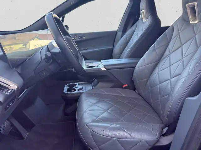 BMW Ix view 8