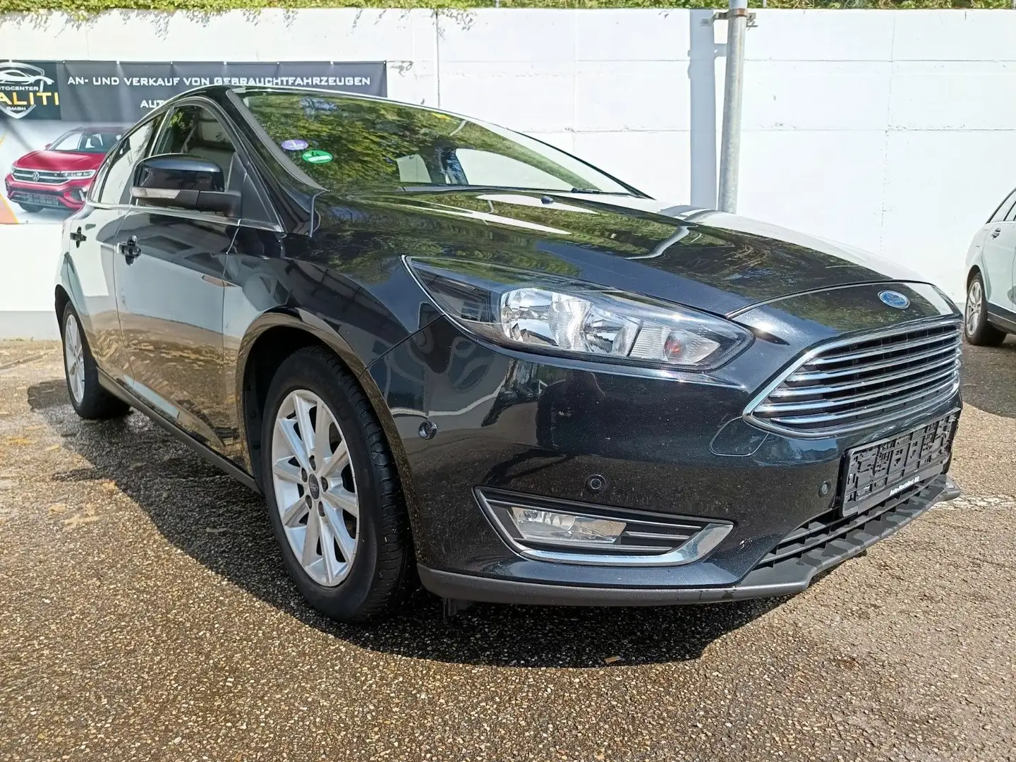 Ford Focus Lim. Titanium Schwarz - 1