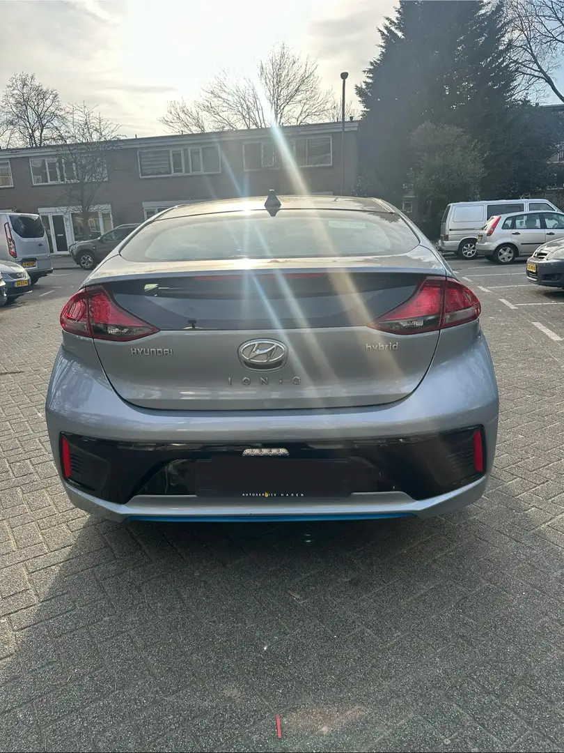 Hyundai IONIQ IONIQ 1.6 GDi i-Motion Grau - 1