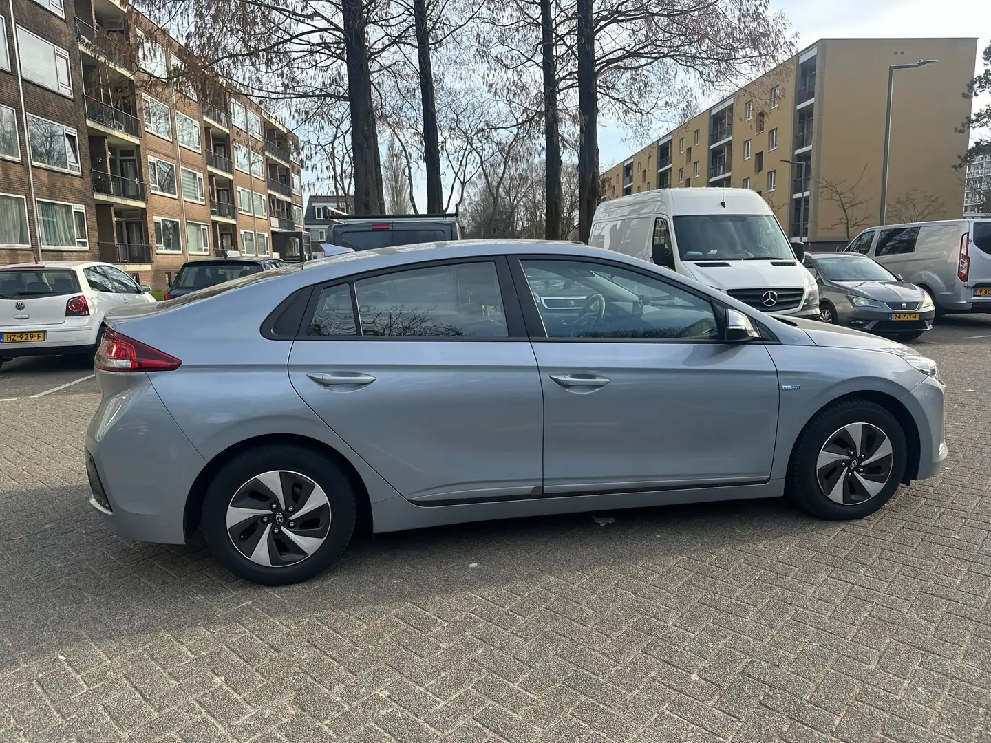 Hyundai IONIQ IONIQ 1.6 GDi i-Motion Grau - 2