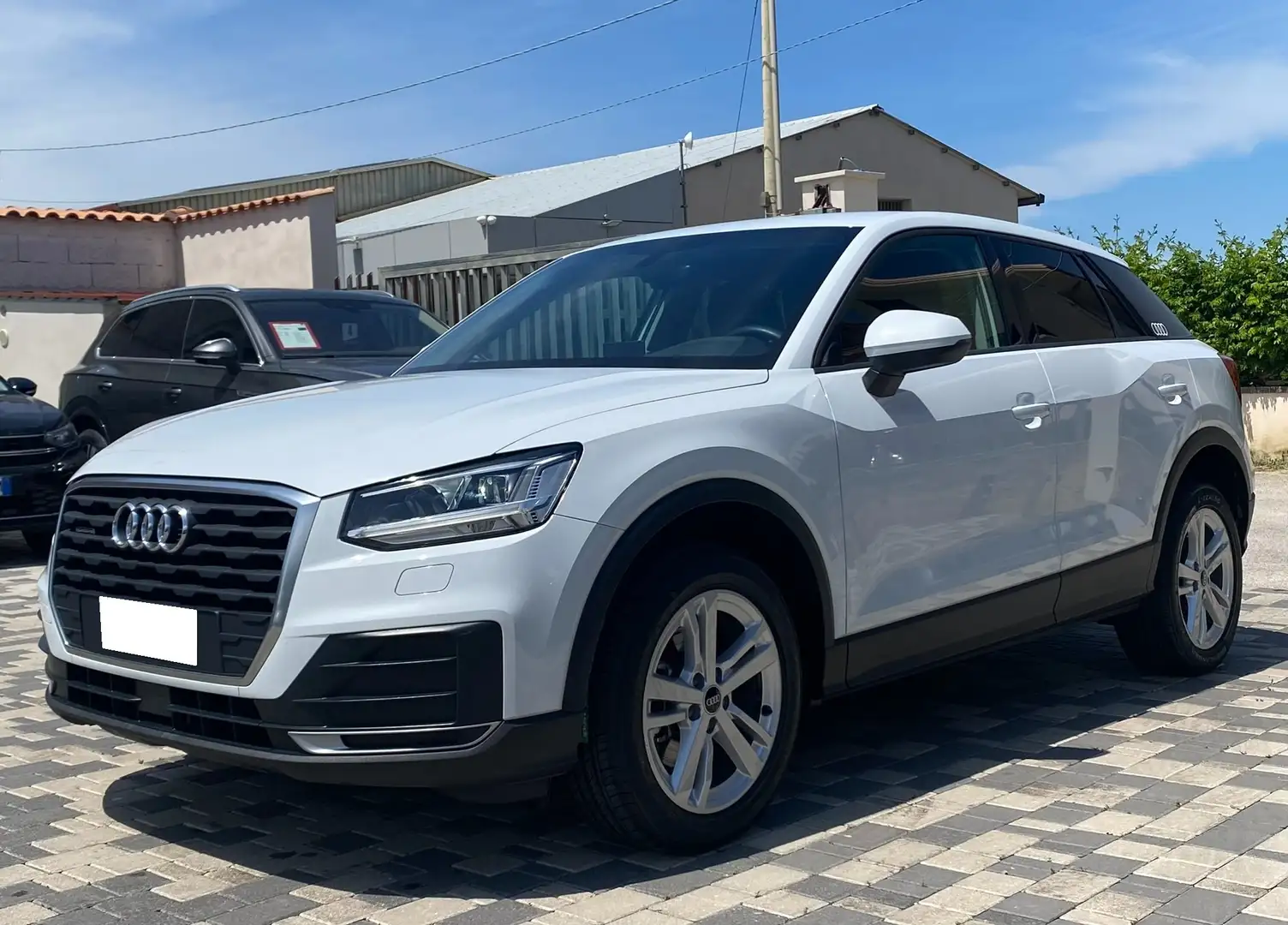 Audi Q2 Business 2.0 TDI 150CV quattro s-tronic 35 Bianco - 1