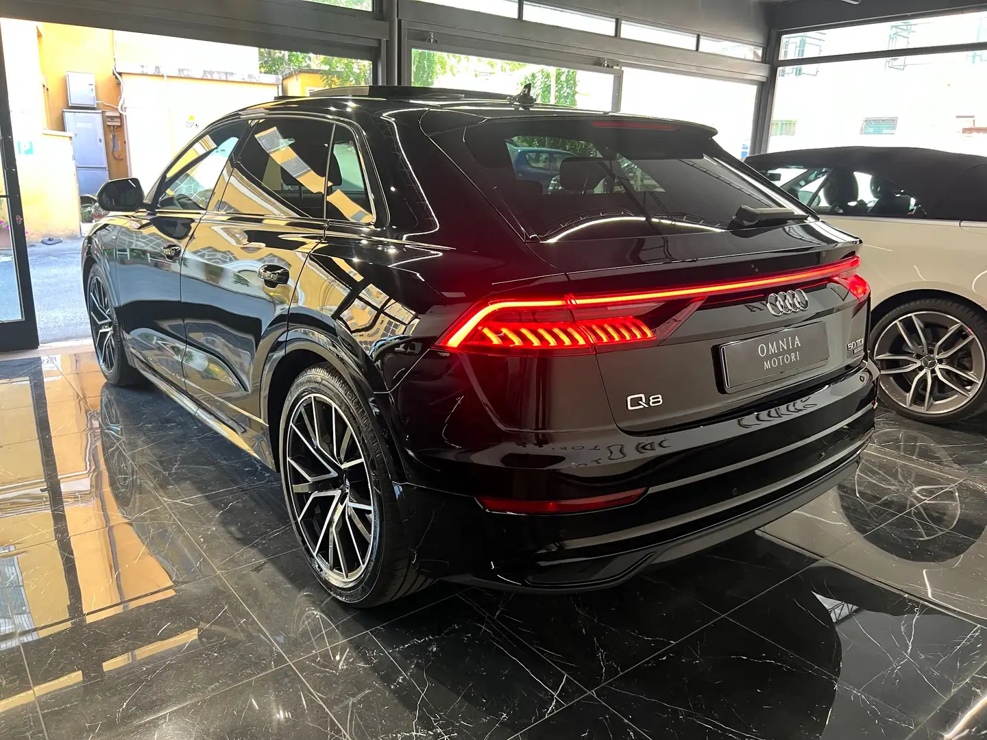 Audi Q8 50 3.0 TDI mhev Sport Quattro Tiptr S-Line - TETTO Negro - 2