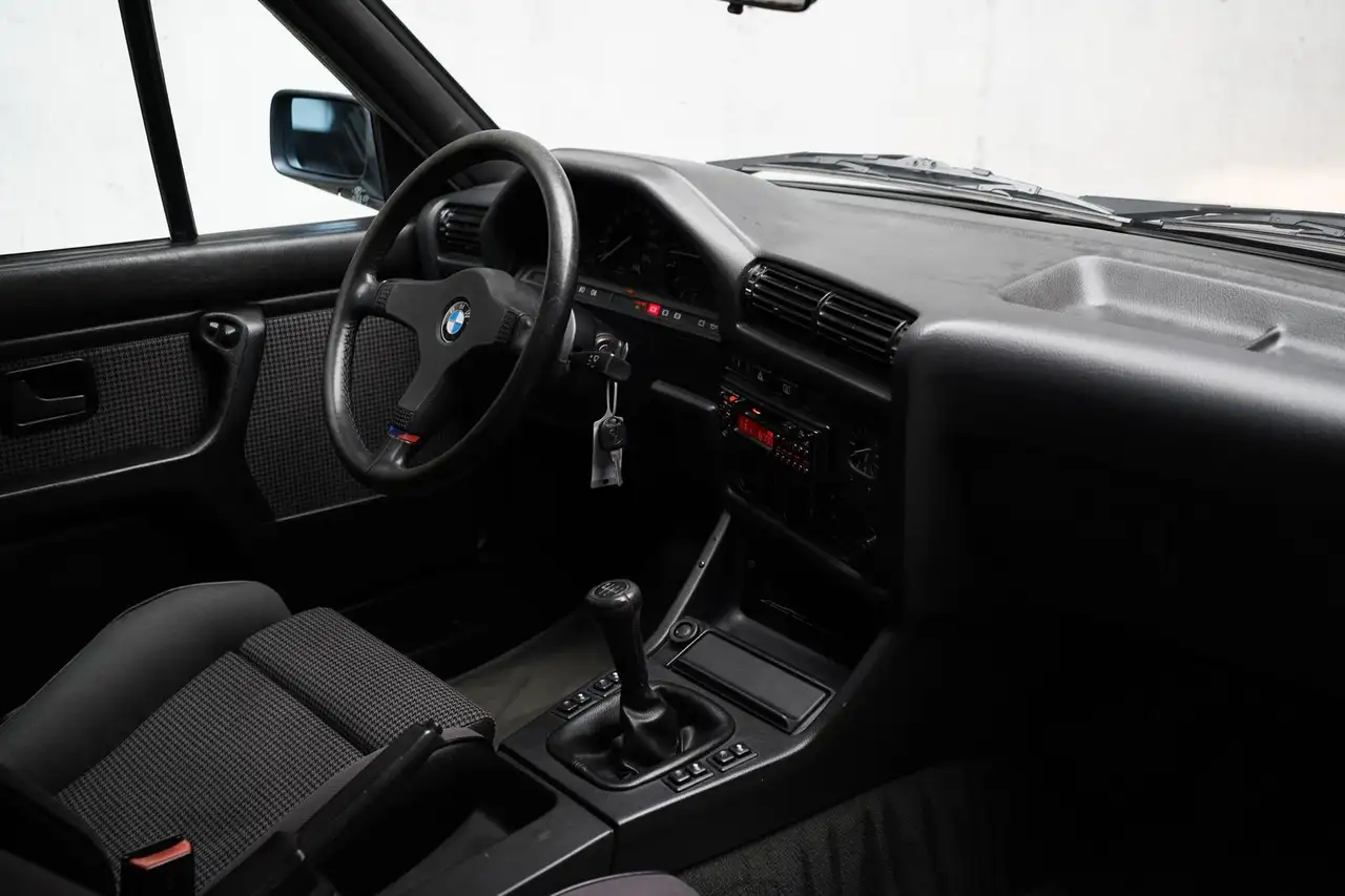 BMW 325 i Cabrio OLDTIMER, foto 2