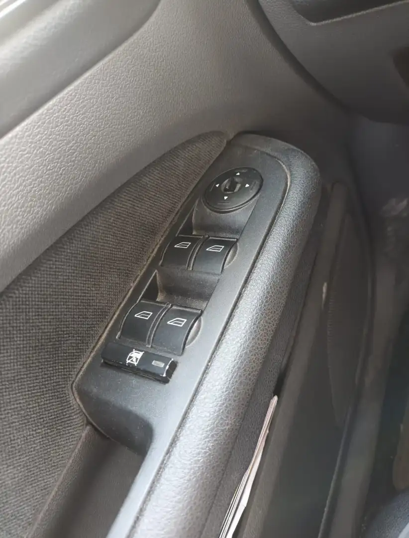 Ford Focus Focus Sedán 1.8TDCi Ghia Ghia Azul - 2