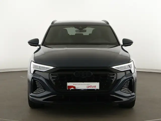 Audi Q8 E-Tron view 4