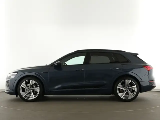 Audi Q8 E-Tron view 5