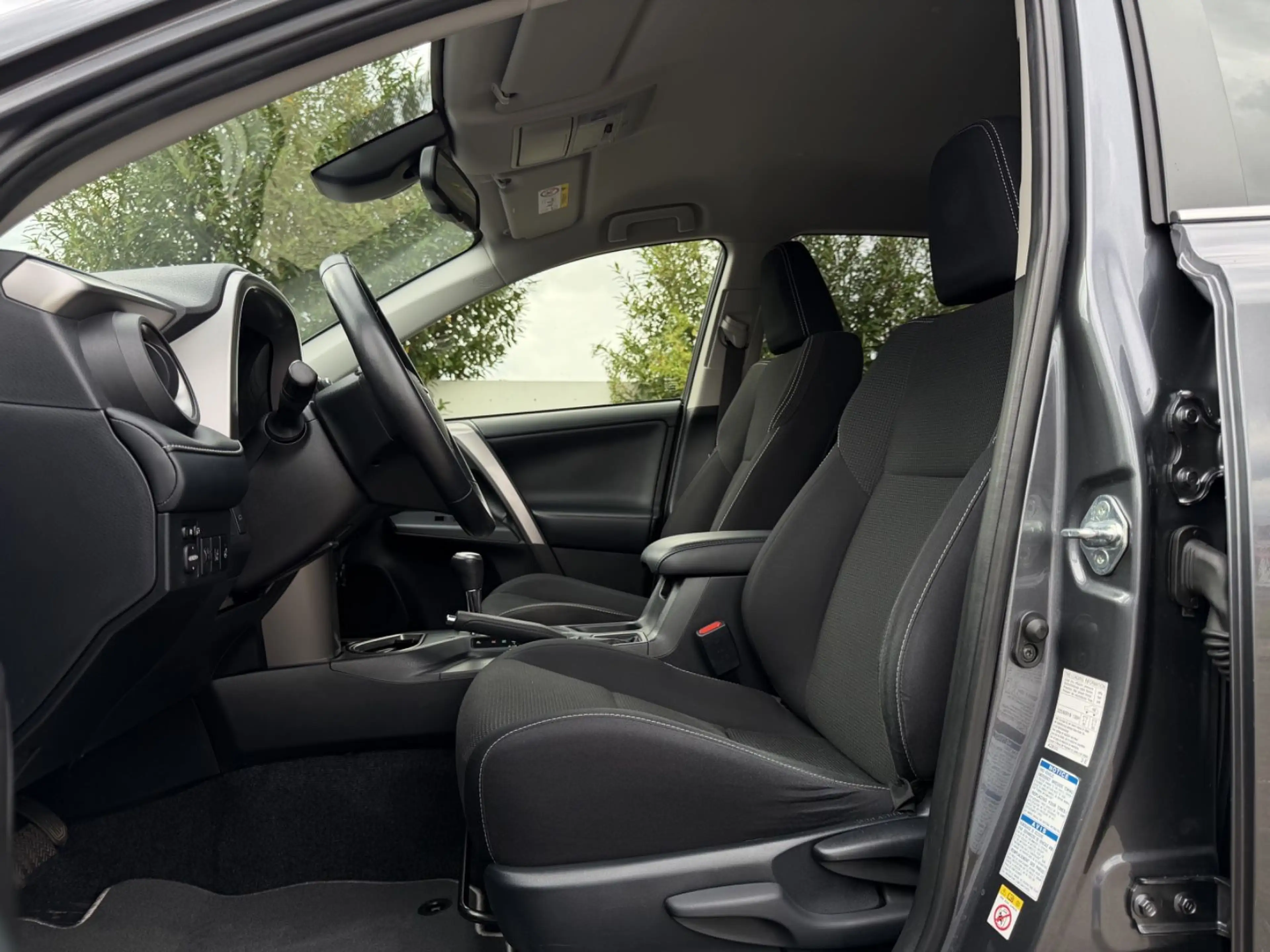 Toyota RAV 4 4 Hybrid 4x4 EditionS+ AHK LED CAM Erstbesitz — photo 10