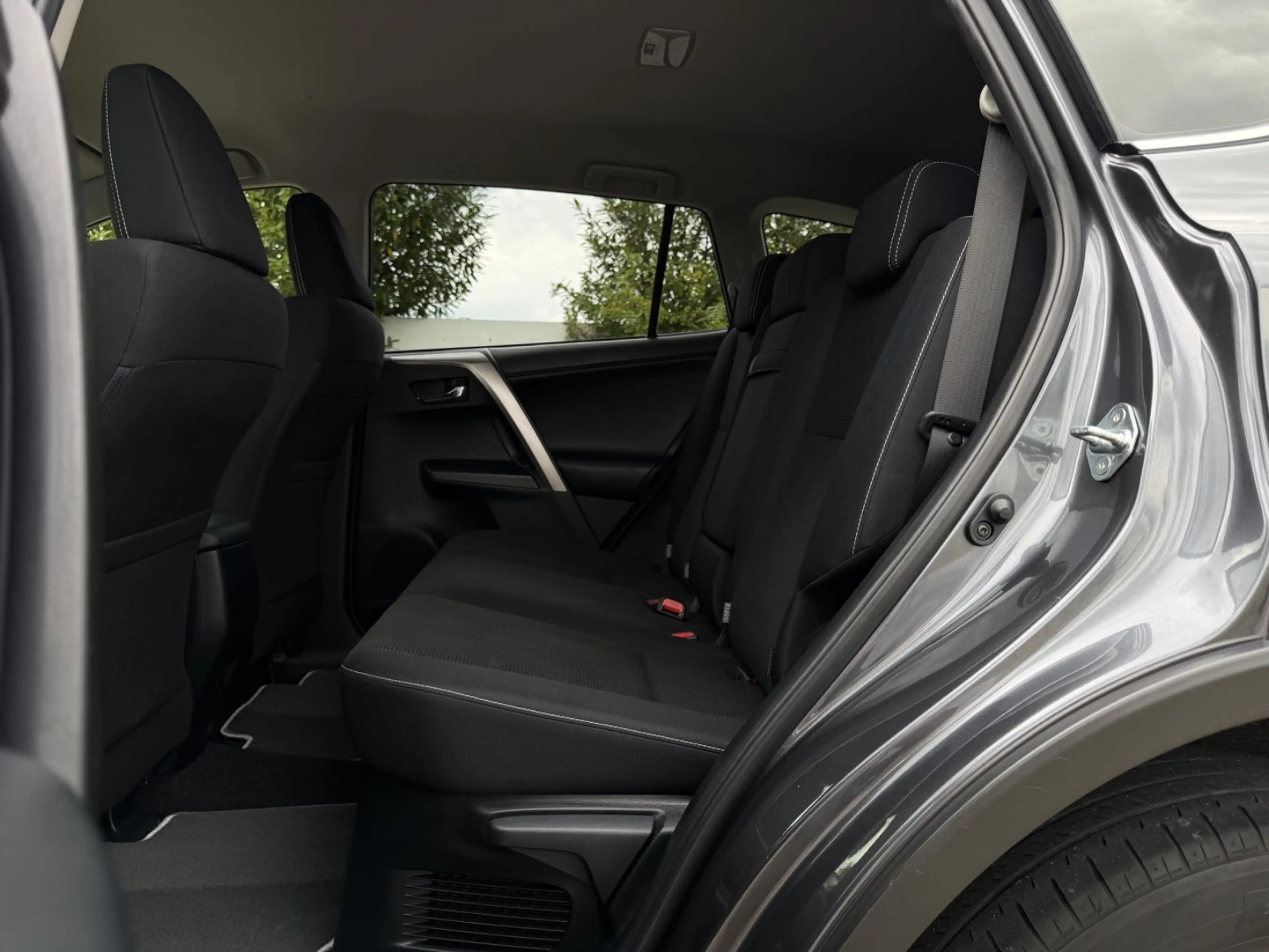 Toyota RAV 4 4 Hybrid 4x4 EditionS+ AHK LED CAM Erstbesitz — photo 14