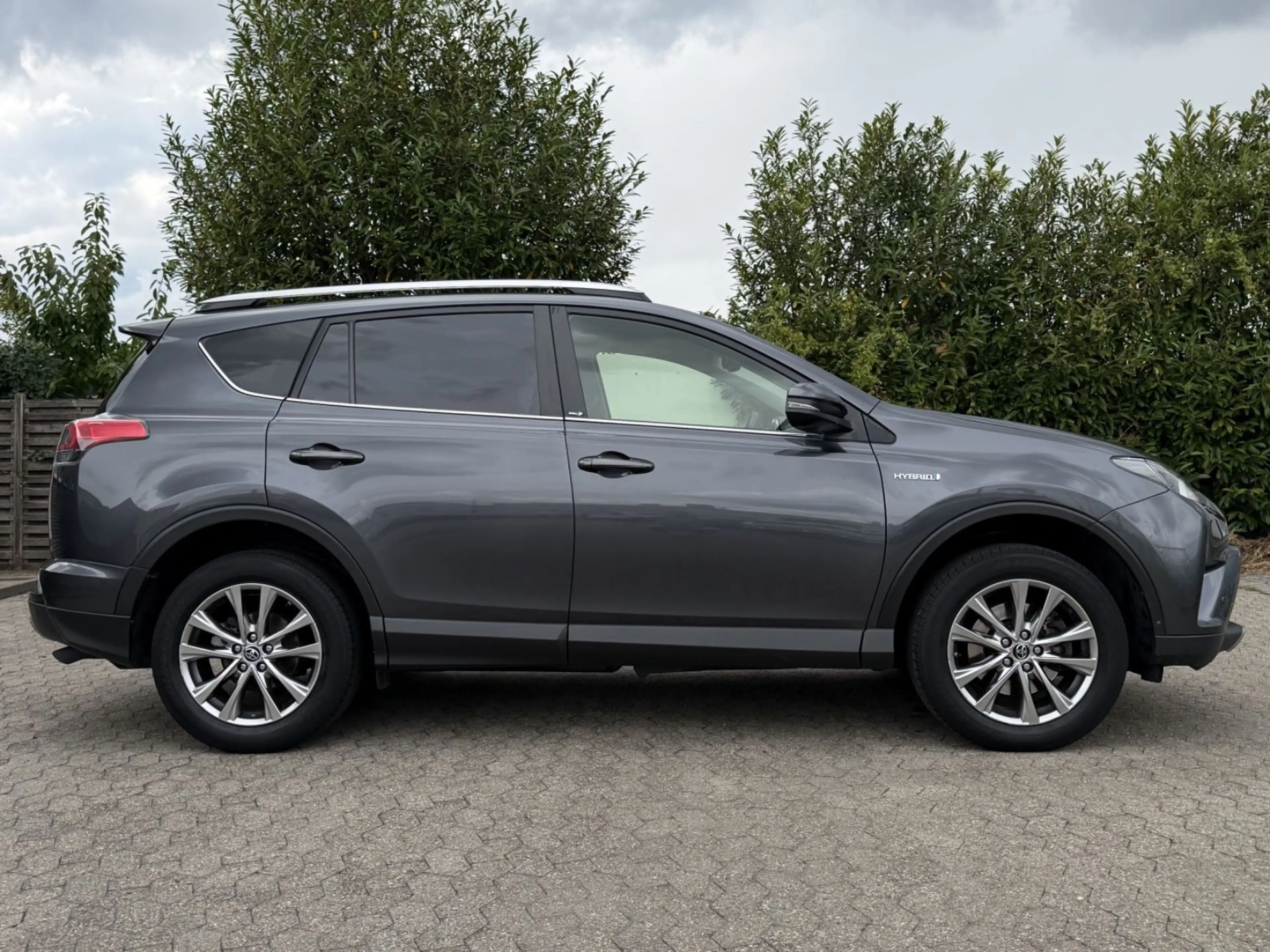 Toyota RAV 4 4 Hybrid 4x4 EditionS+ AHK LED CAM Erstbesitz — photo 4