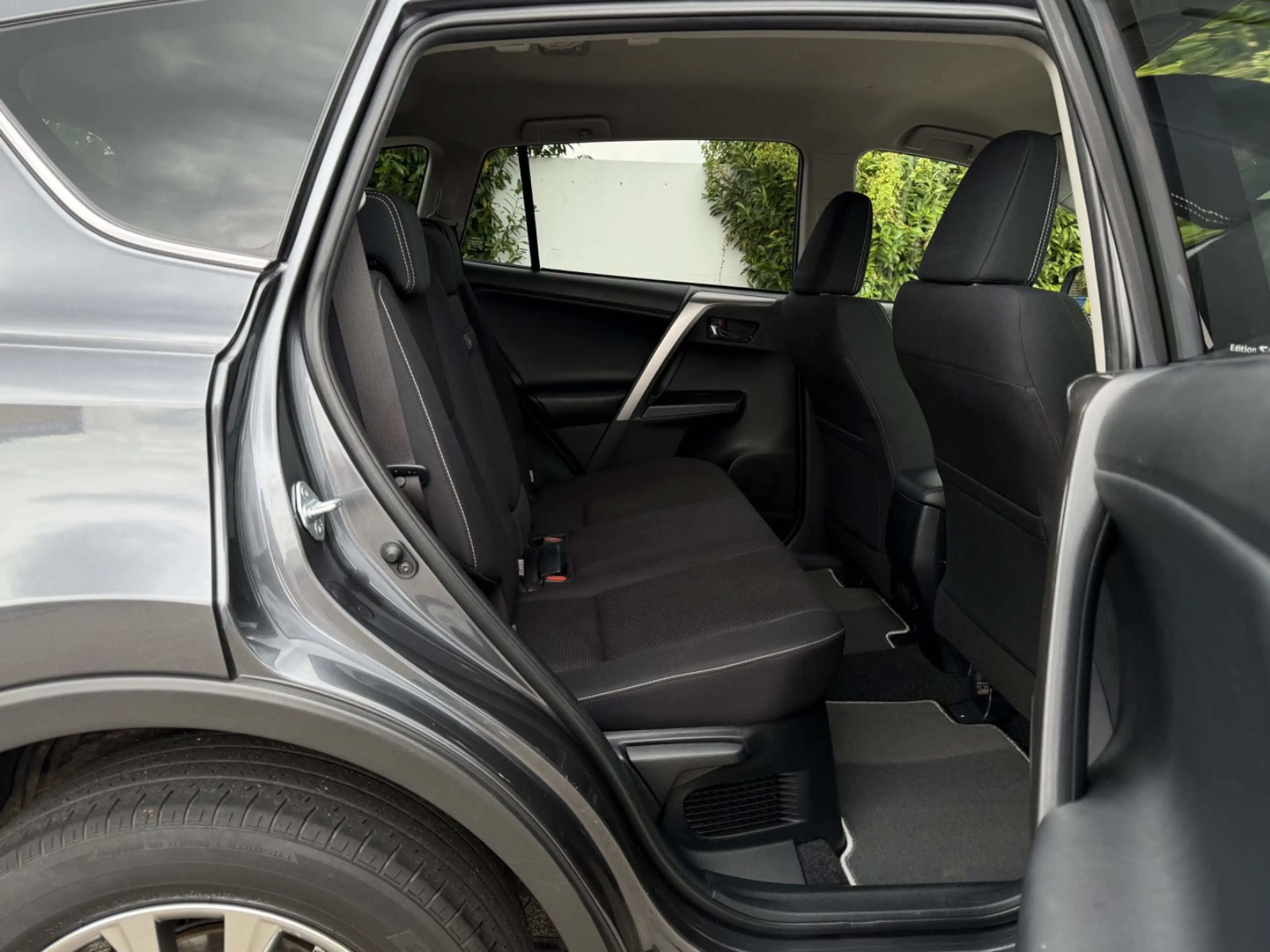 Toyota RAV 4 4 Hybrid 4x4 EditionS+ AHK LED CAM Erstbesitz — photo 15