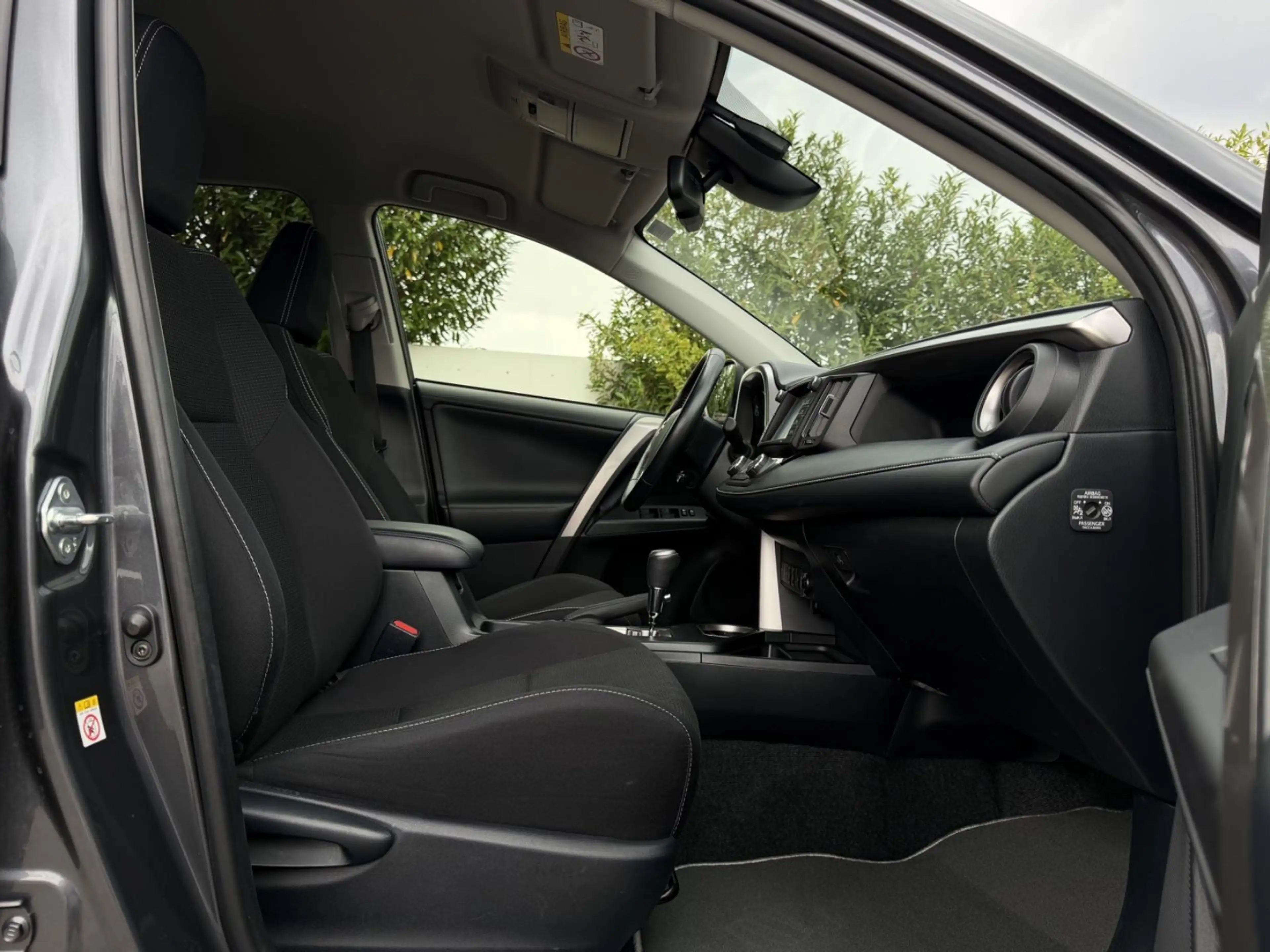 Toyota RAV 4 4 Hybrid 4x4 EditionS+ AHK LED CAM Erstbesitz — photo 12