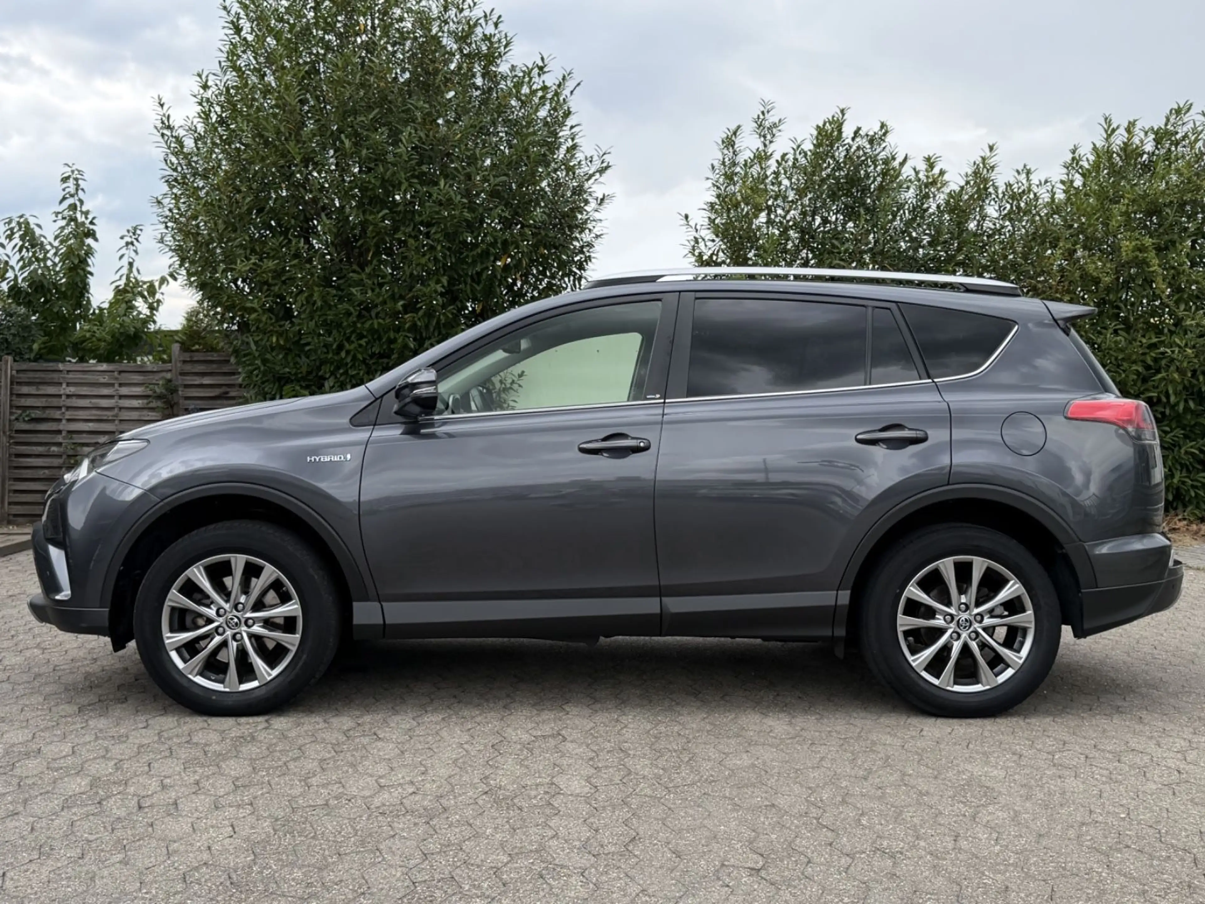 Toyota RAV 4 4 Hybrid 4x4 EditionS+ AHK LED CAM Erstbesitz — photo 8