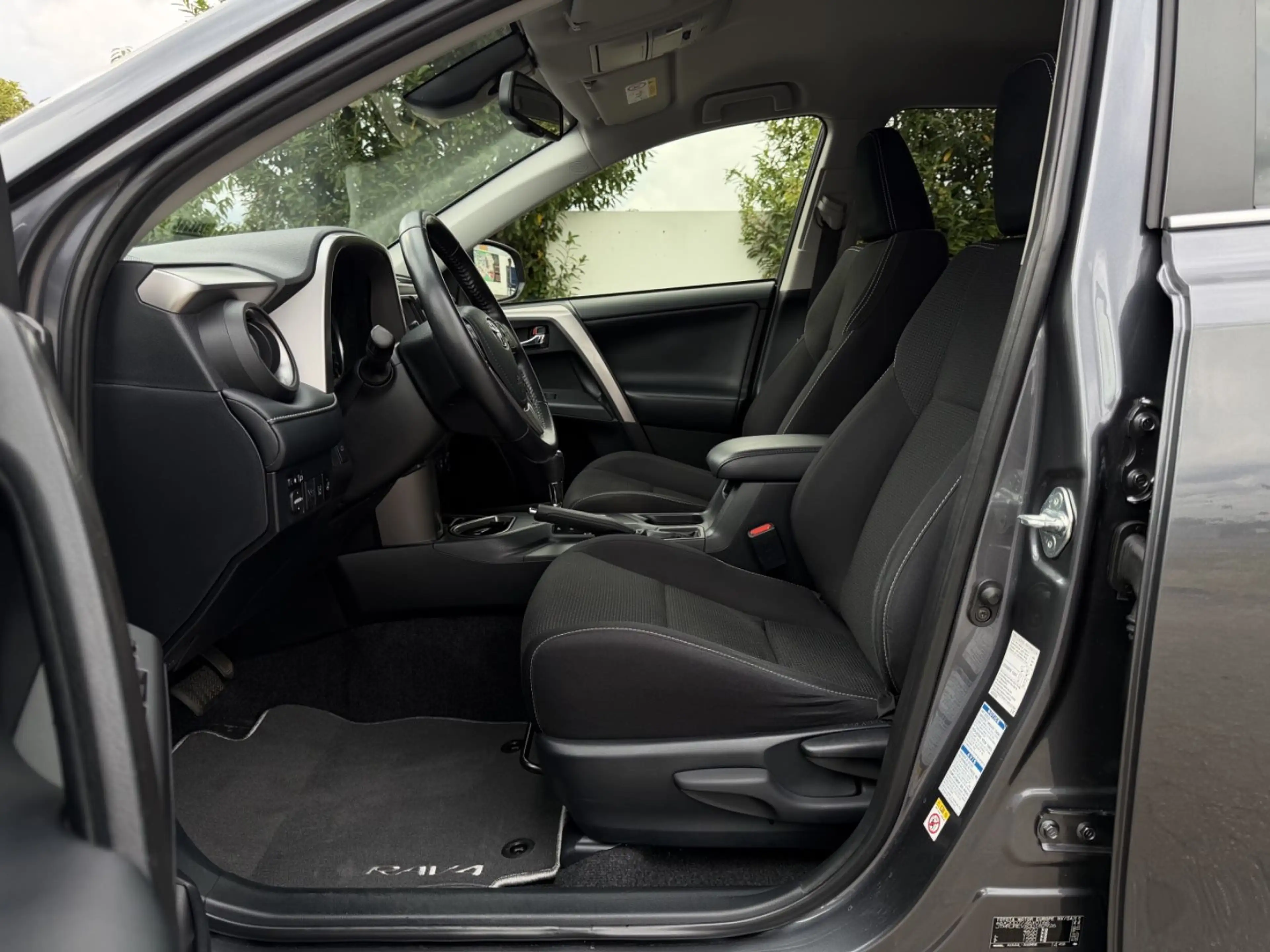 Toyota RAV 4 4 Hybrid 4x4 EditionS+ AHK LED CAM Erstbesitz — photo 9