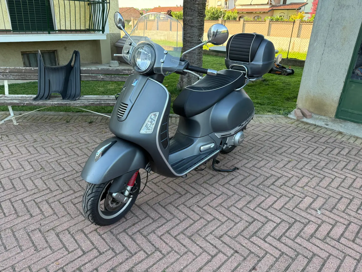 Piaggio GTS 300 Vespa 300 Super Sport Gris - 1