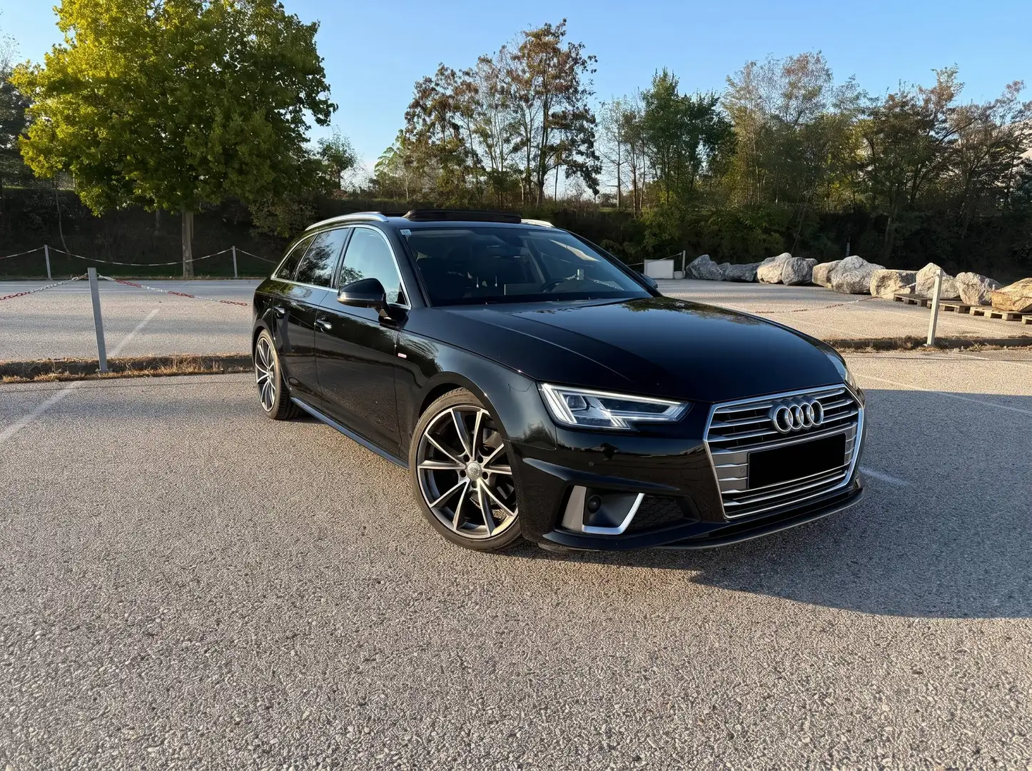 Audi A4 A4 Avant 2.0 TDI S-tronic *S-LINE*PANORAMA*LED* Schwarz - 1