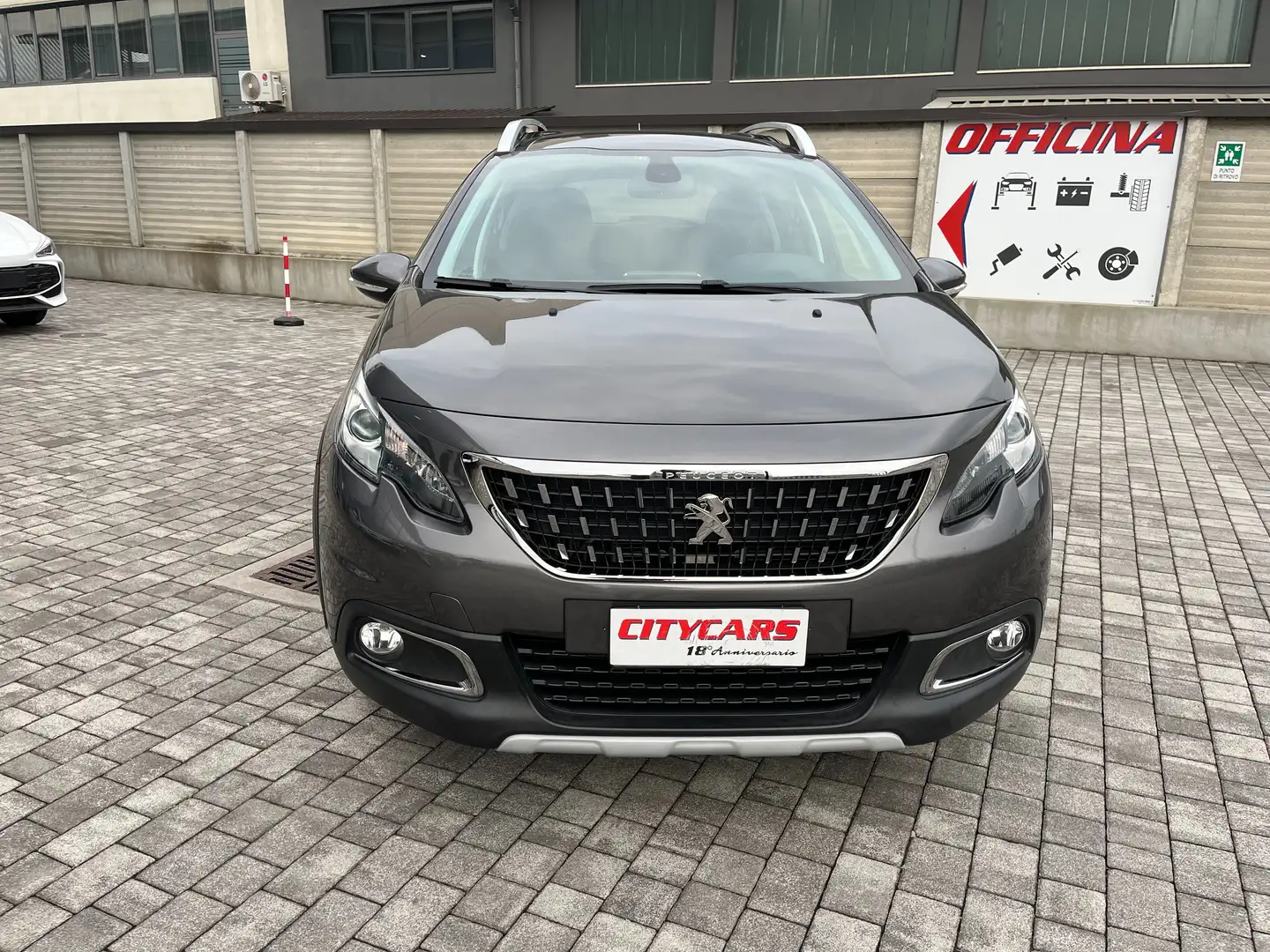 Peugeot 2008 1.2 benz.131cv Allure GripControl Navi Retrocam. Gris - 2