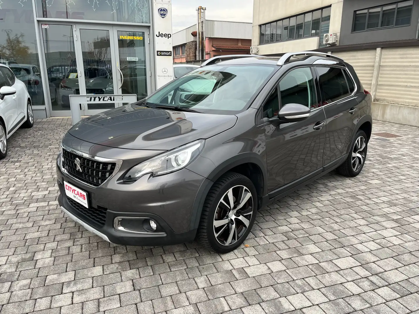 Peugeot 2008 1.2 benz.131cv Allure GripControl Navi Retrocam. Gris - 1